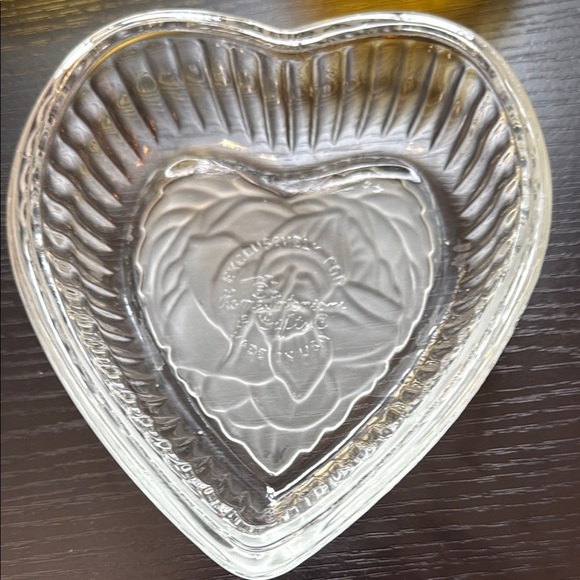 Elegant Glass Heart-Shaped Art Piece - Picture 2 of 4